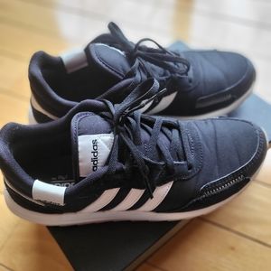 Adidas RetroRun Black and White Women's Size 7